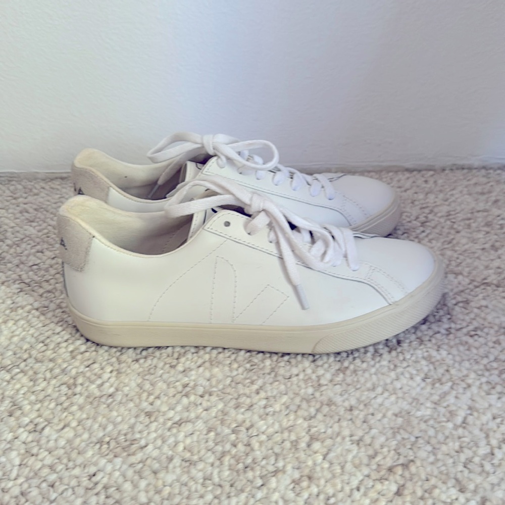 VEJA White Campo Leather Shoes WOMENS Size 7 U.S. 38 EUR